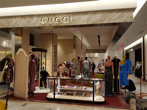 gucci store fifth avenue|gucci saks new york 5th.